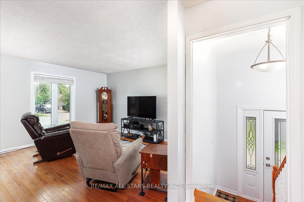 Photo 4 of 166 Silas Boulevard, Georgina, Keswick North — HOMEH