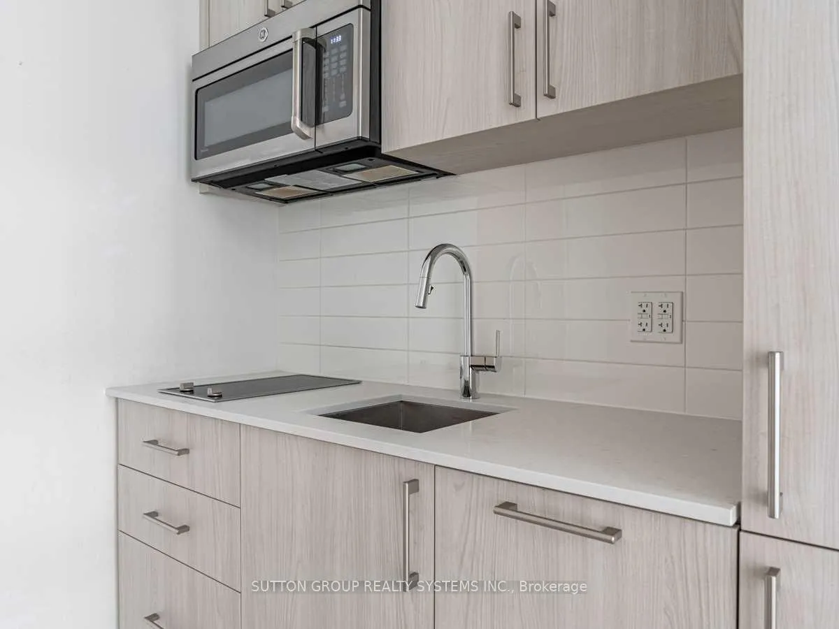 Photo 5 of Unit 817, 576 Front Street, Toronto, Waterfront Communities — HOMEH