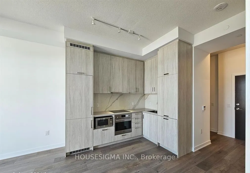 Front of Unit 1011, 60 Honeycrisp Crescent