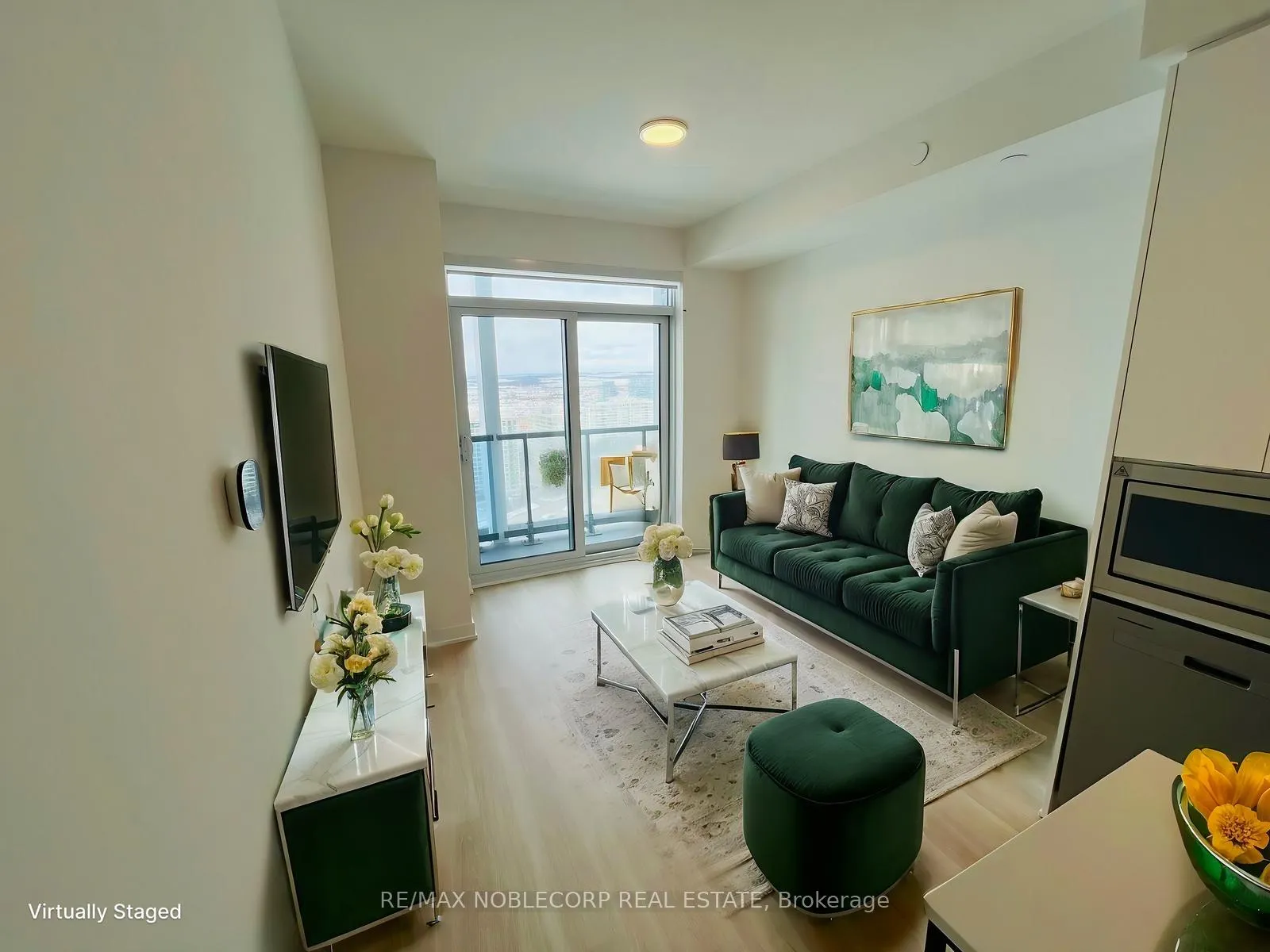 Photo 4 of Unit 2406A, 30 Upper Mall Way, Vaughan, Brownridge — HOMEH