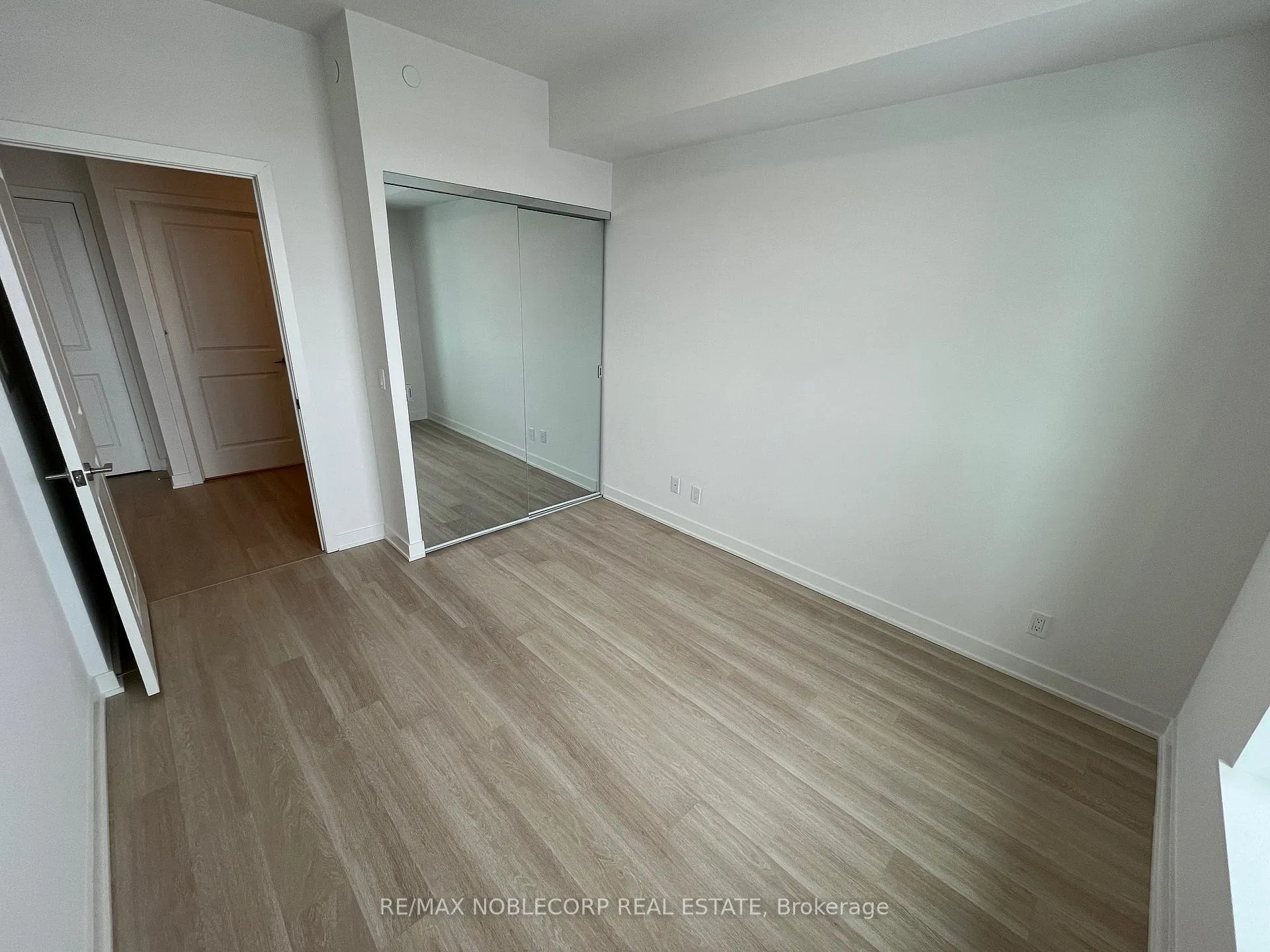 Photo 5 of Unit 2406A, 30 Upper Mall Way, Vaughan, Brownridge — HOMEH