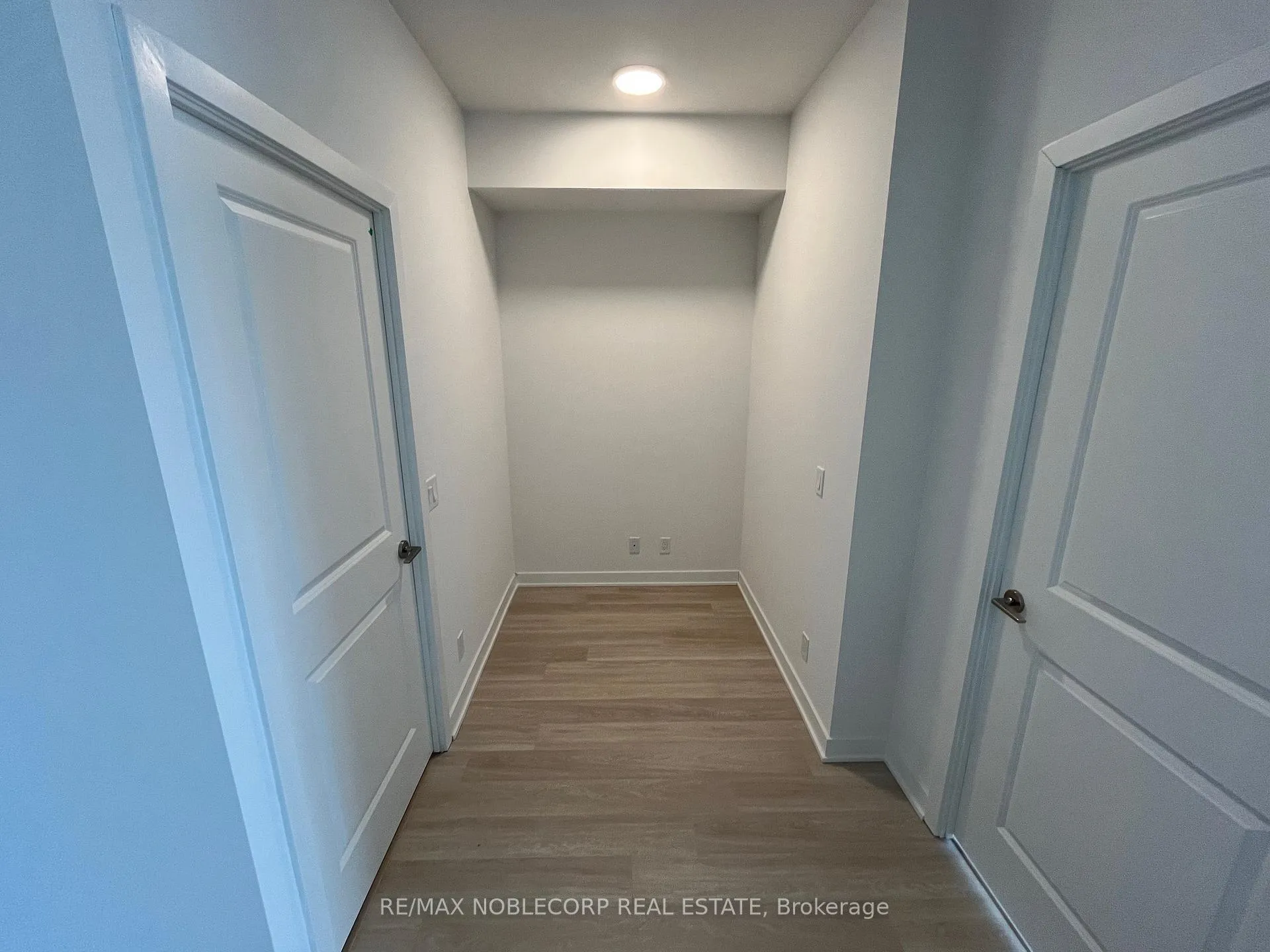 Photo 7 of Unit 2406A, 30 Upper Mall Way, Vaughan, Brownridge — HOMEH
