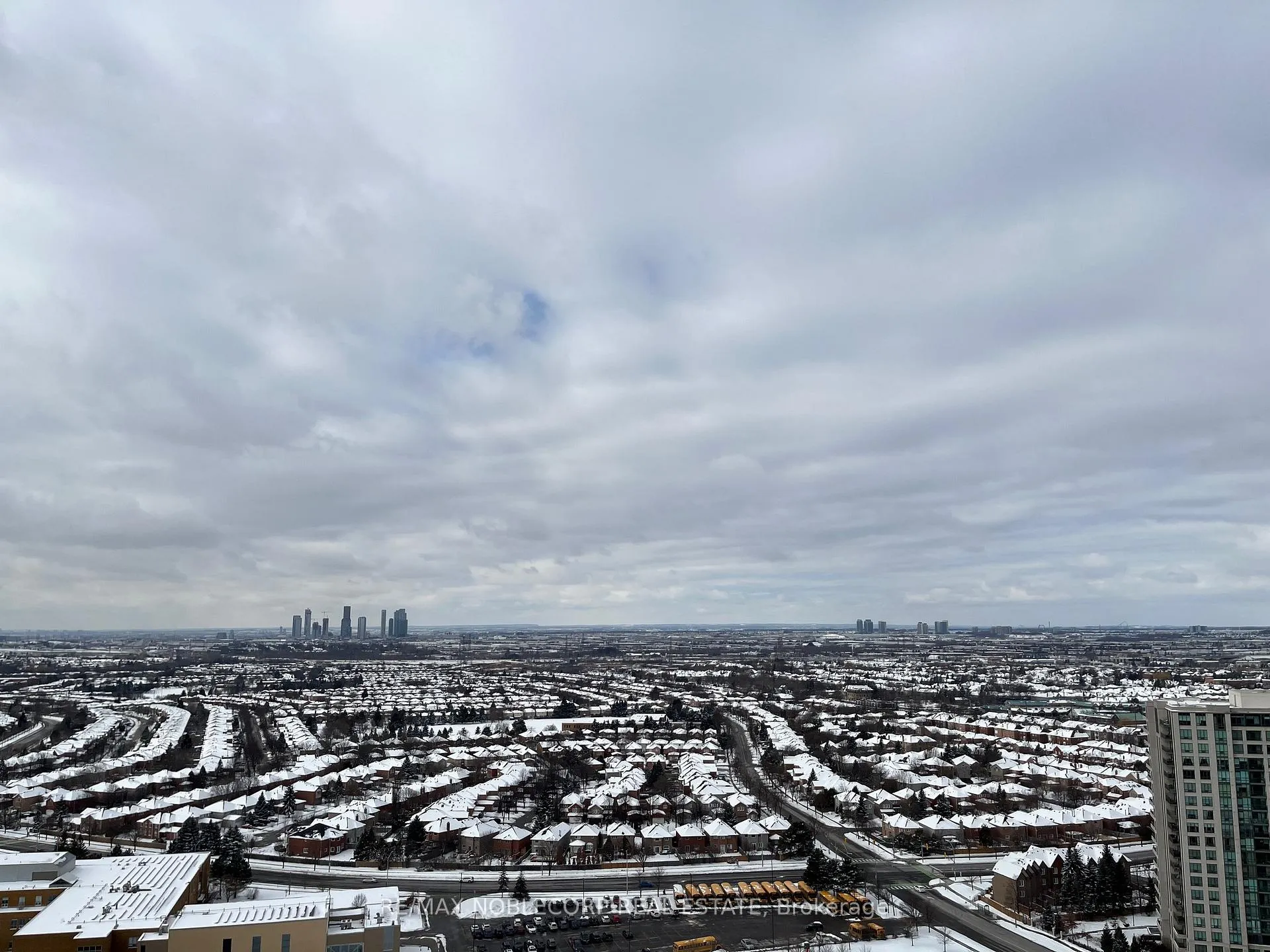 Photo 10 of Unit 2406A, 30 Upper Mall Way, Vaughan, Brownridge — HOMEH