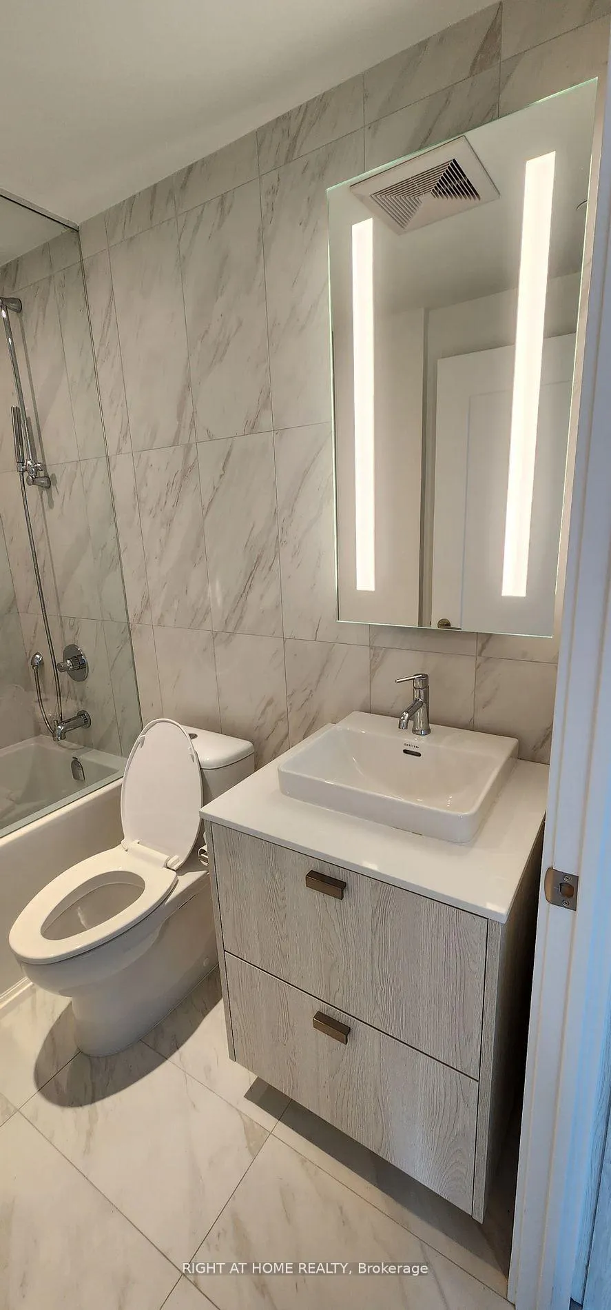 Photo 37 of Unit 1015, 470 Front Street, Toronto, Waterfront Communities — HOMEH