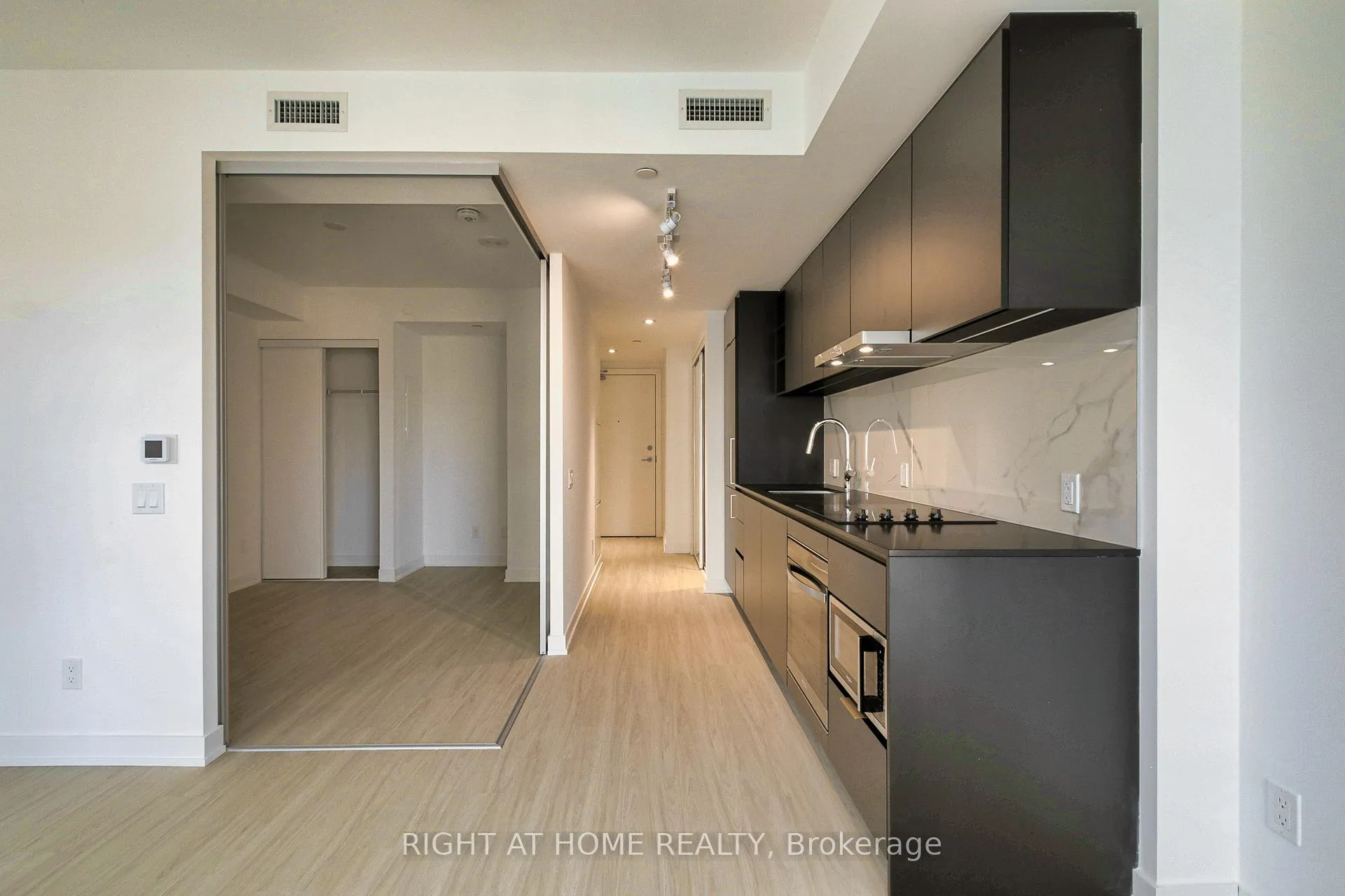 Photo 11 of Unit 2906, 8 Wellesley Street W, Toronto, Bay Street Corridor — HOMEH