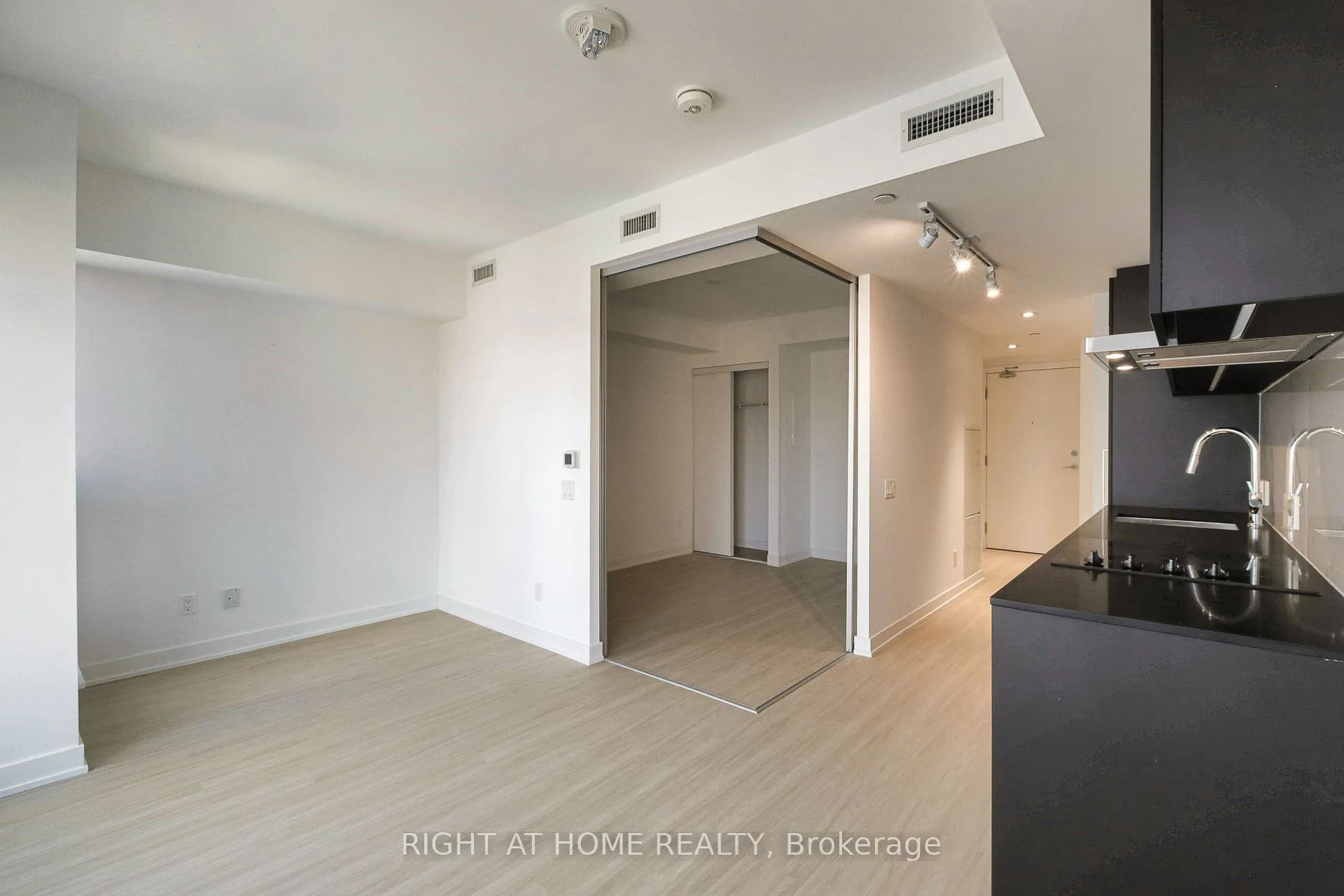 Photo 12 of Unit 2906, 8 Wellesley Street W, Toronto, Bay Street Corridor — HOMEH