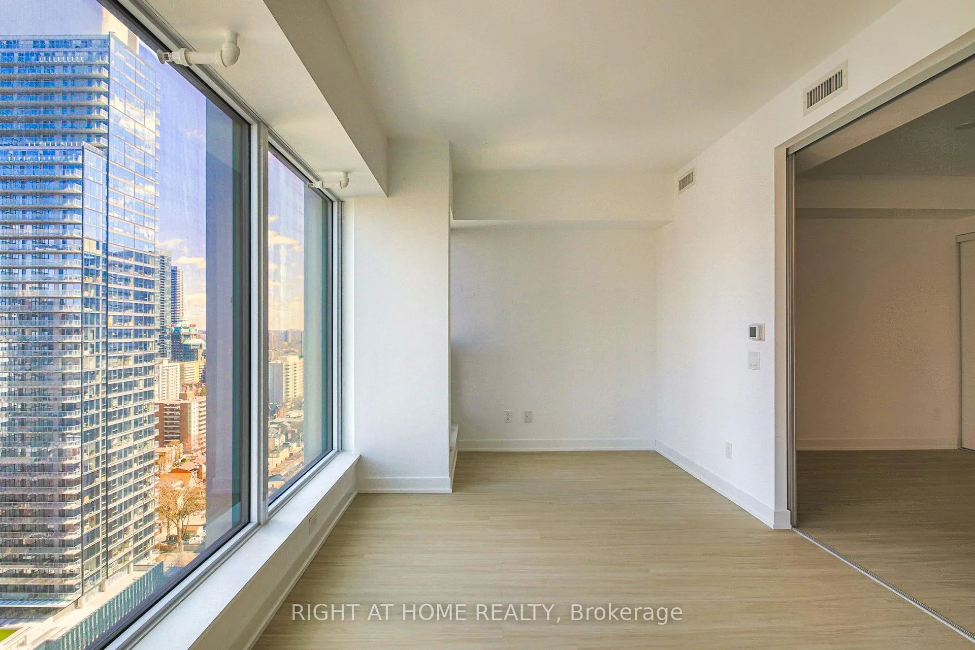 Photo 18 of Unit 2906, 8 Wellesley Street W, Toronto, Bay Street Corridor — HOMEH