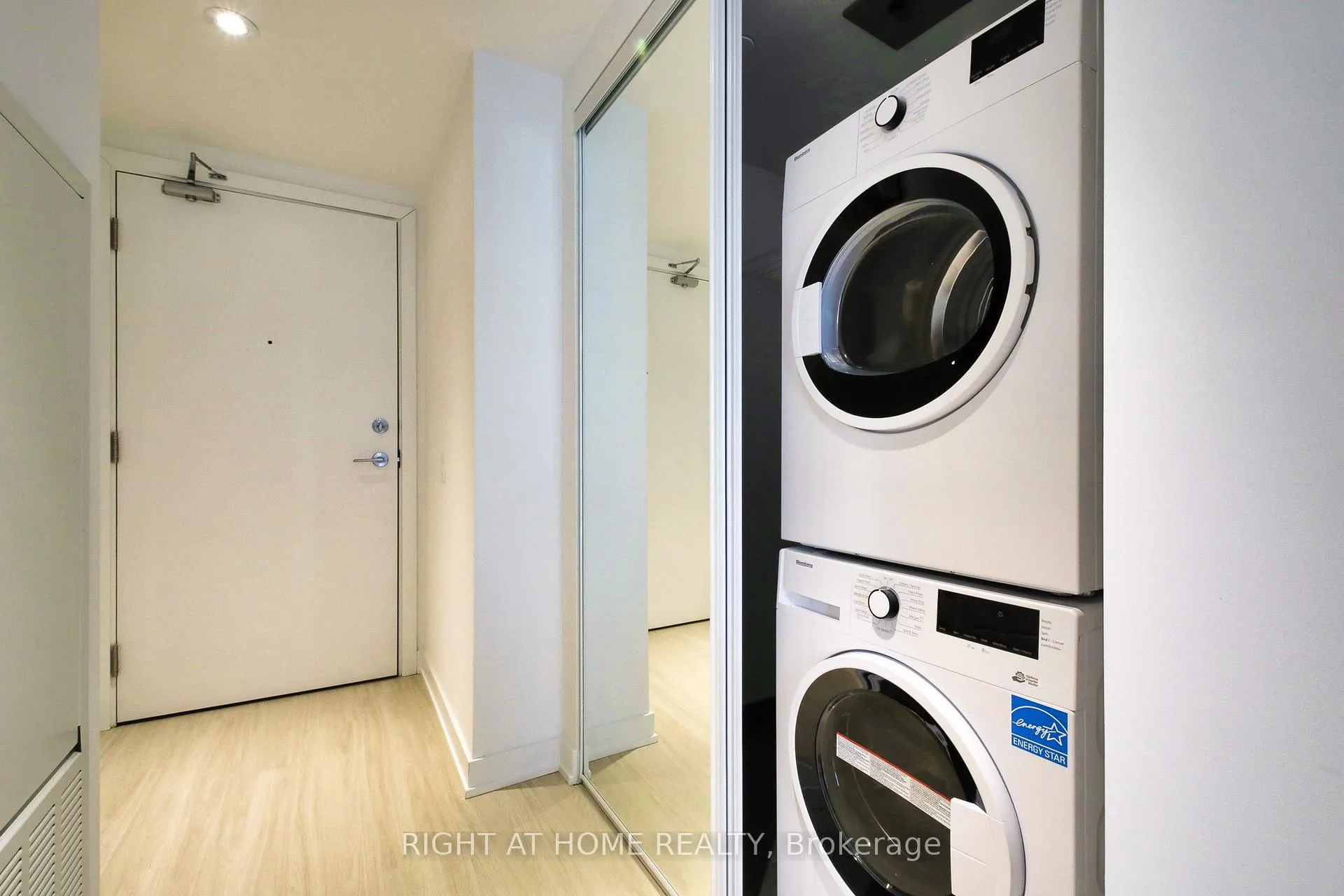 Photo 20 of Unit 2906, 8 Wellesley Street W, Toronto, Bay Street Corridor — HOMEH