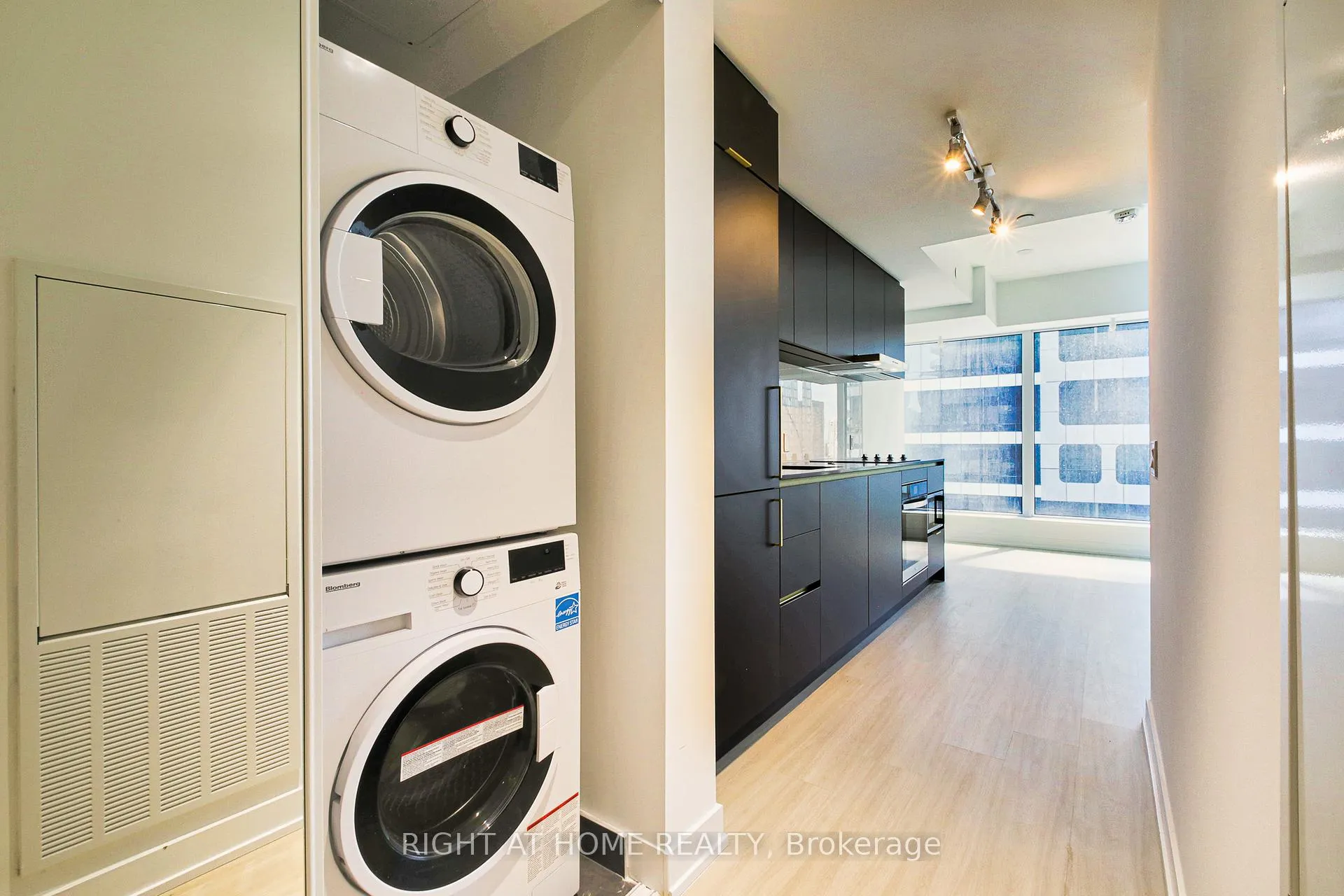 Photo 21 of Unit 2906, 8 Wellesley Street W, Toronto, Bay Street Corridor — HOMEH