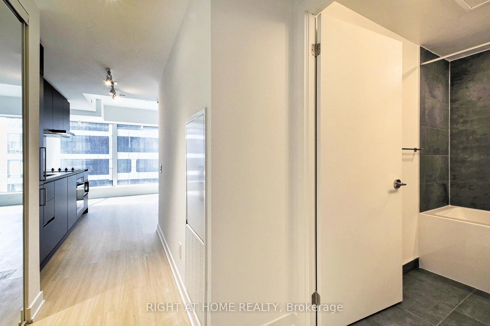 Photo 22 of Unit 2906, 8 Wellesley Street W, Toronto, Bay Street Corridor — HOMEH