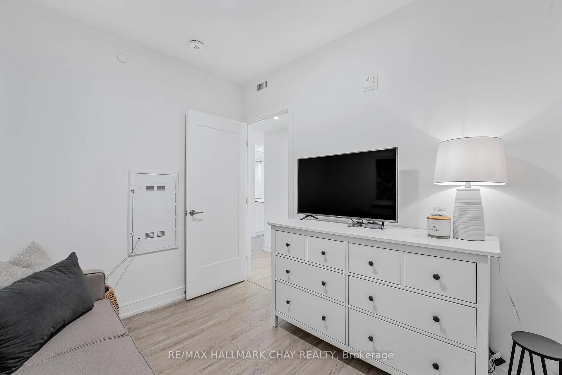 Photo 5 of Unit 410, 185 Dunlop Street E, Barrie, Lakeshore — HOMEH
