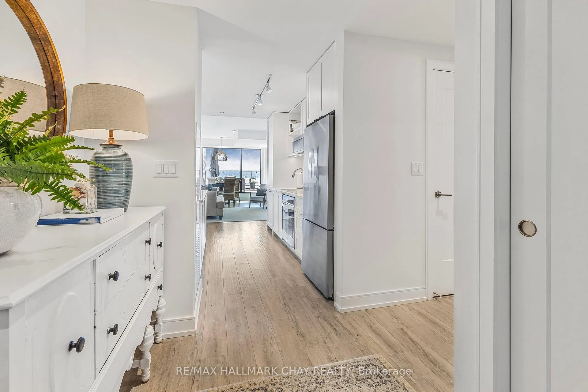 Photo 6 of Unit 410, 185 Dunlop Street E, Barrie, Lakeshore — HOMEH