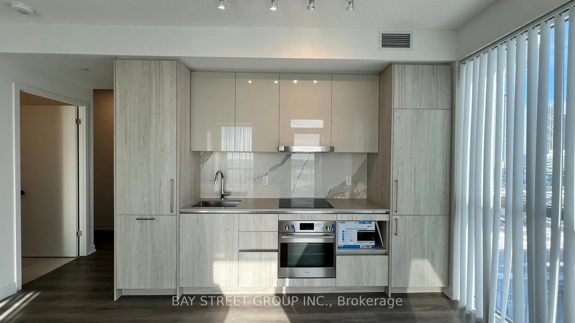 Photo 8 of Unit 1102, 225 Commerce Street, Vaughan, Vaughan Corporate Centre — HOMEH