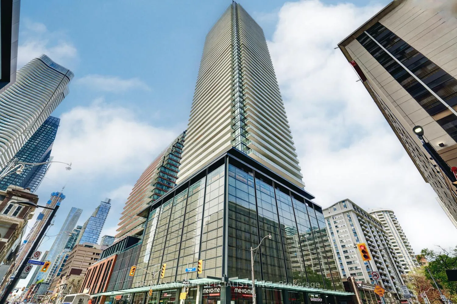 Front of Unit 1806, 501 Yonge Street