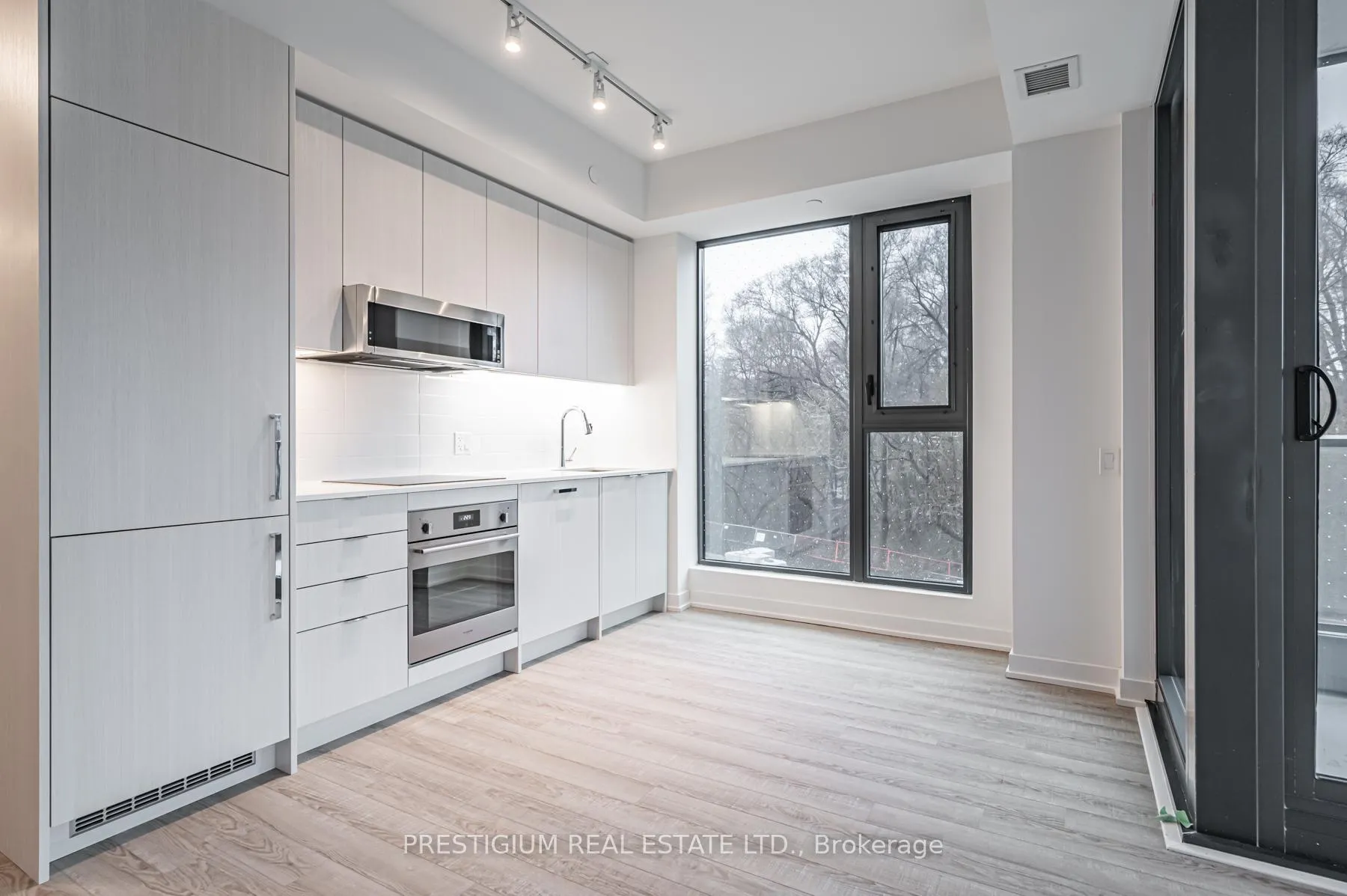 Photo 3 of Unit 216, 250 Lawrence Avenue W, Toronto, Lawrence Park North — HOMEH