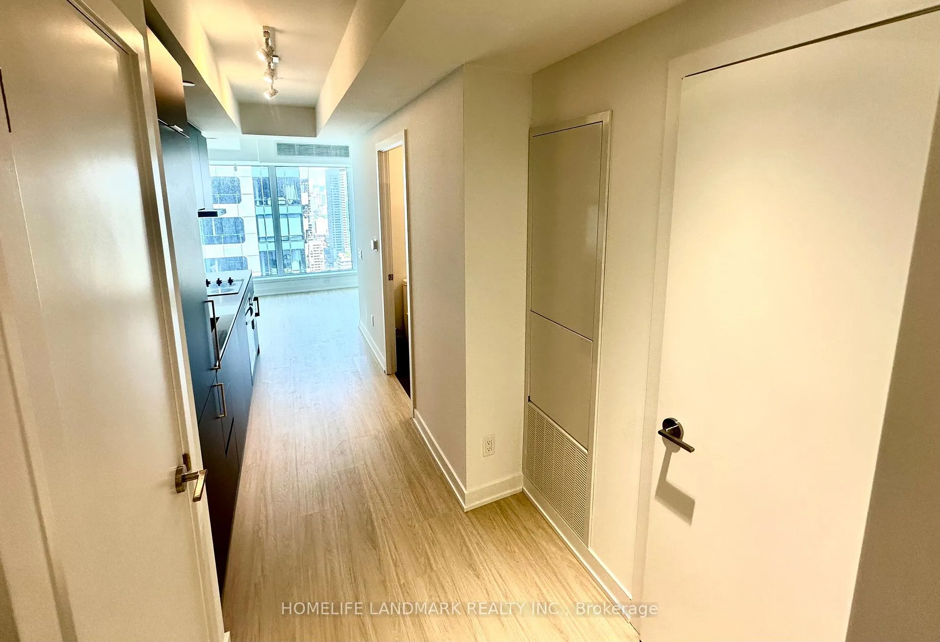Photo 3 of Unit 4208, 8 Wellesley Street W, Toronto, Bay Street Corridor — HOMEH
