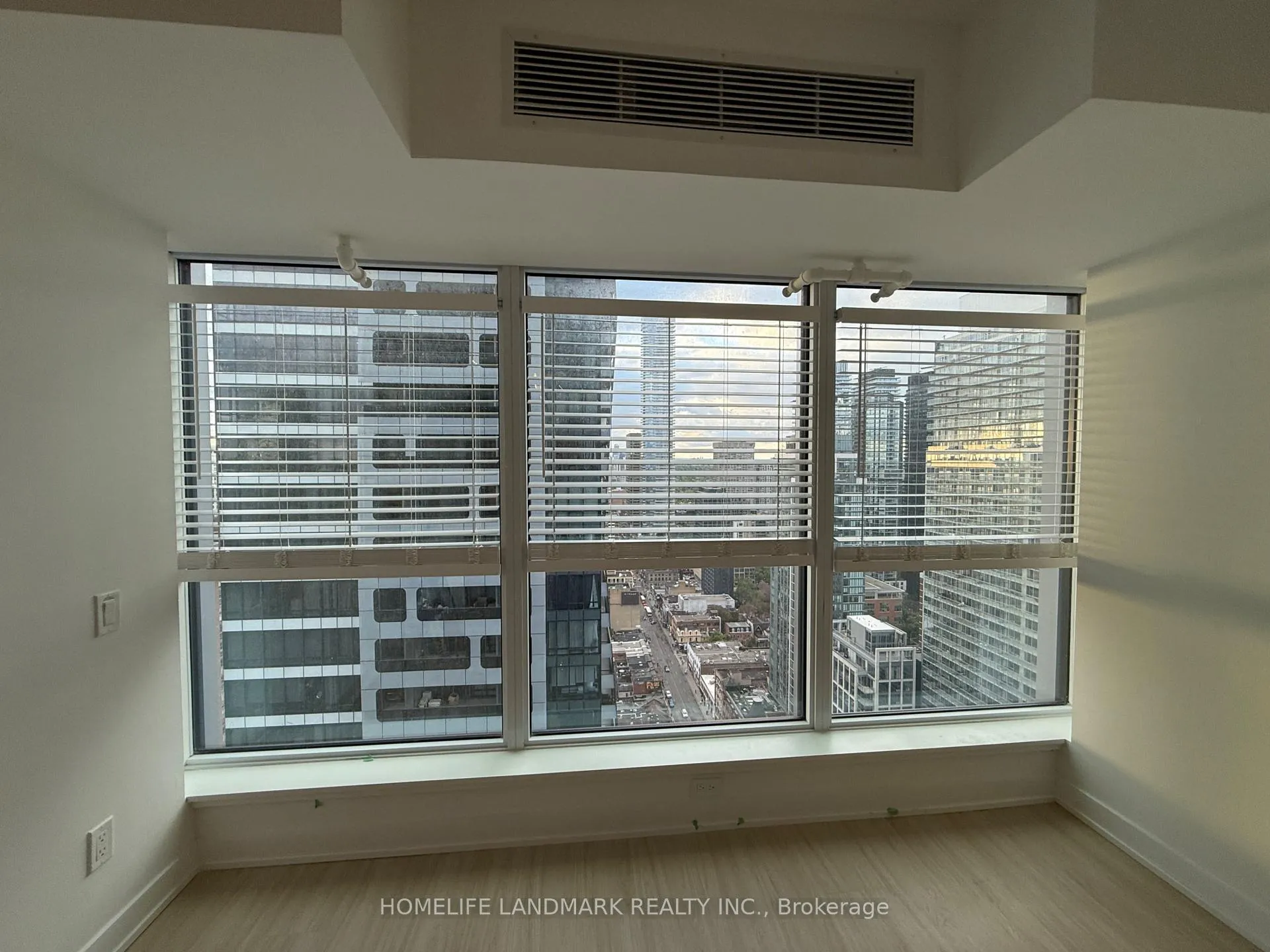 Photo 8 of Unit 4208, 8 Wellesley Street W, Toronto, Bay Street Corridor — HOMEH