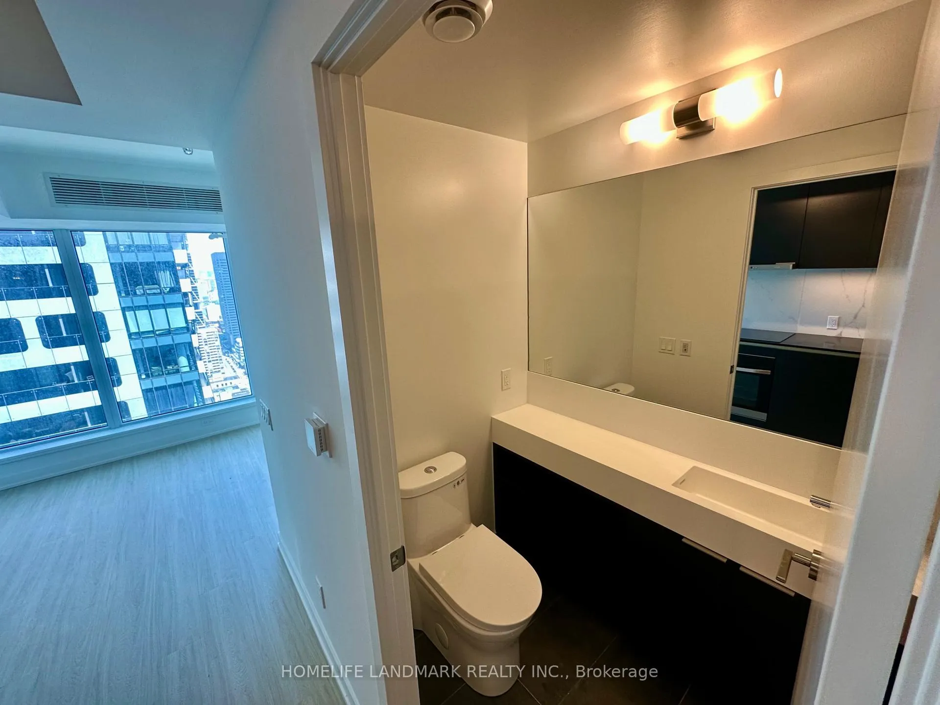 Photo 11 of Unit 4208, 8 Wellesley Street W, Toronto, Bay Street Corridor — HOMEH