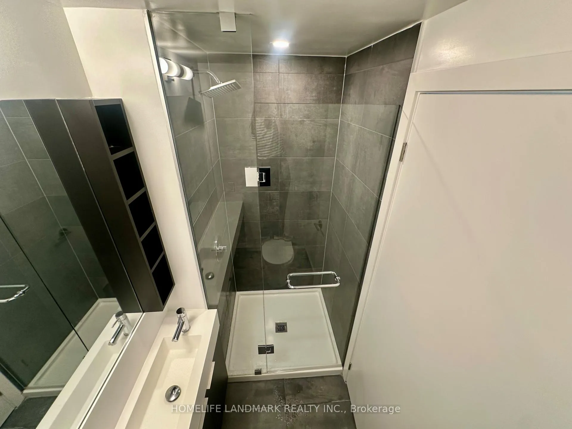 Photo 12 of Unit 4208, 8 Wellesley Street W, Toronto, Bay Street Corridor — HOMEH