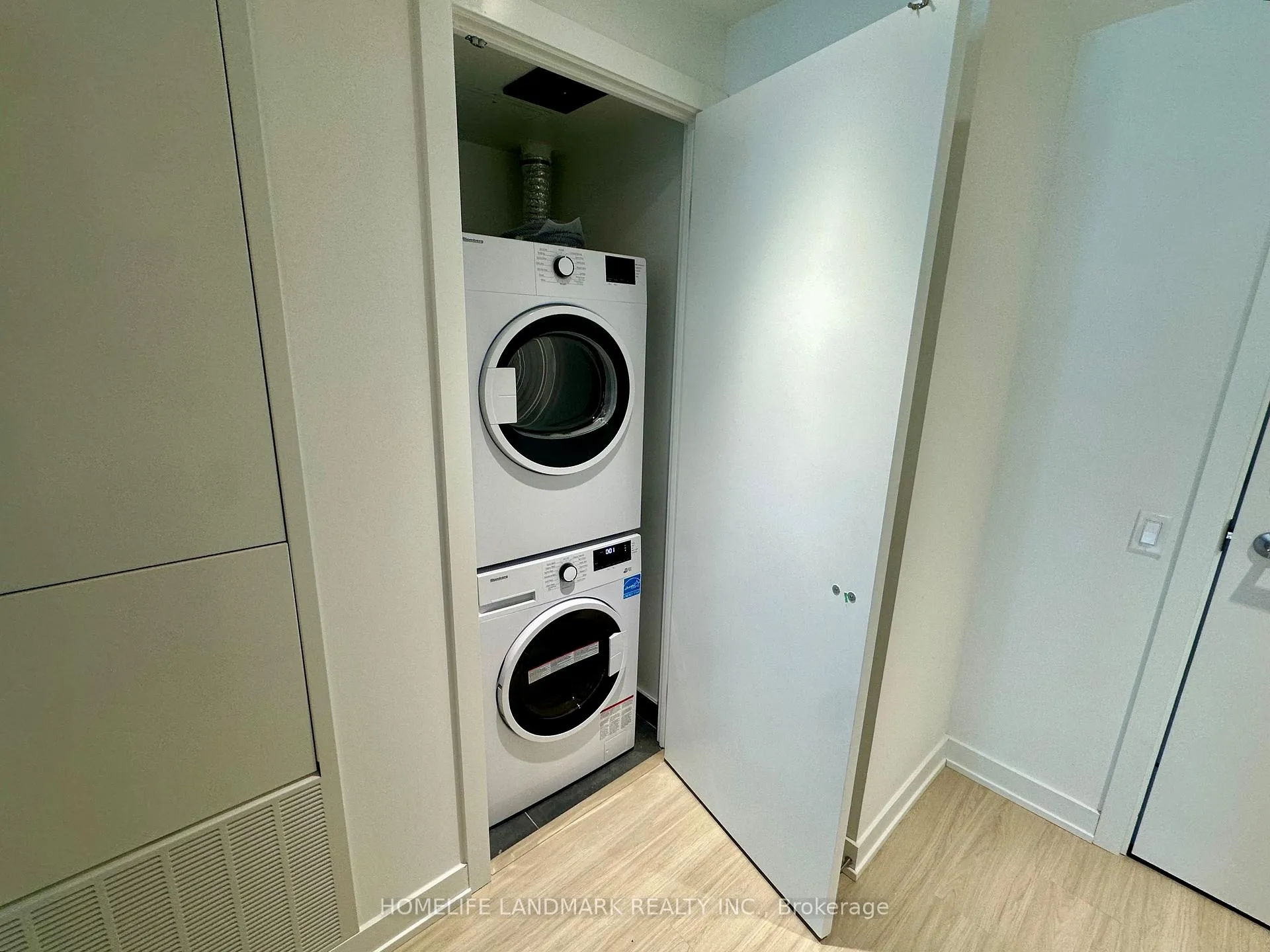 Photo 13 of Unit 4208, 8 Wellesley Street W, Toronto, Bay Street Corridor — HOMEH