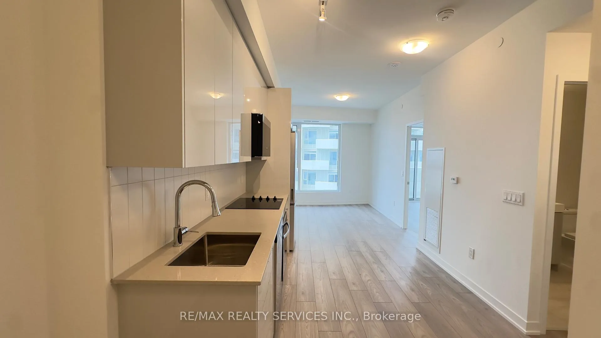 Photo 3 of Unit 911, 474 Caldari Rd, Vaughan, Concord — HOMEH