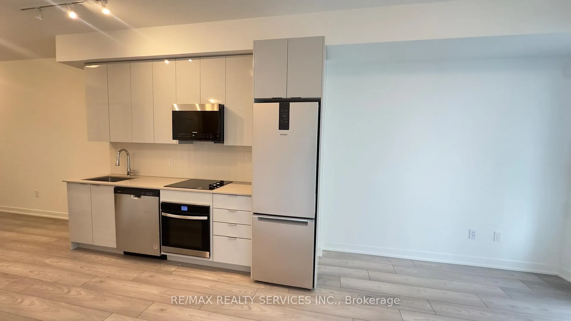 Photo 4 of Unit 911, 474 Caldari Rd, Vaughan, Concord — HOMEH
