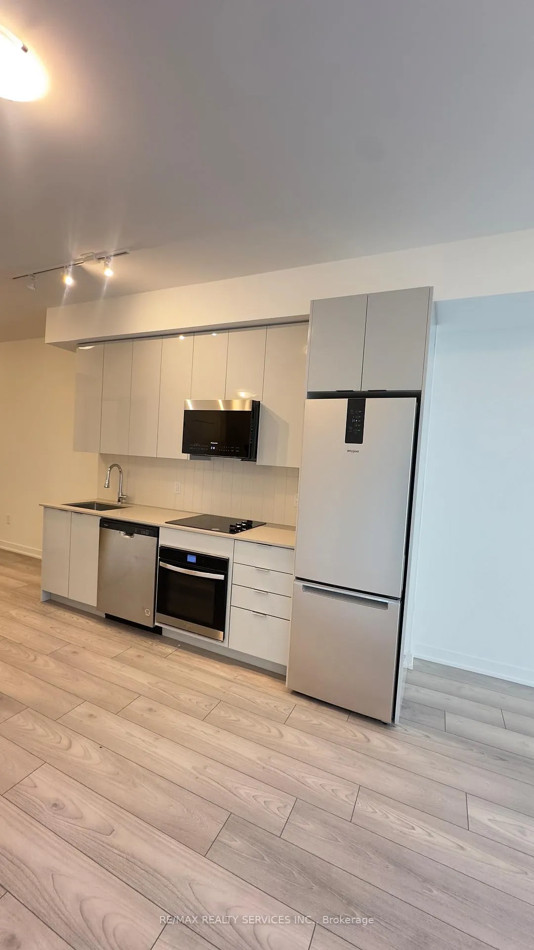 Photo 5 of Unit 911, 474 Caldari Rd, Vaughan, Concord — HOMEH