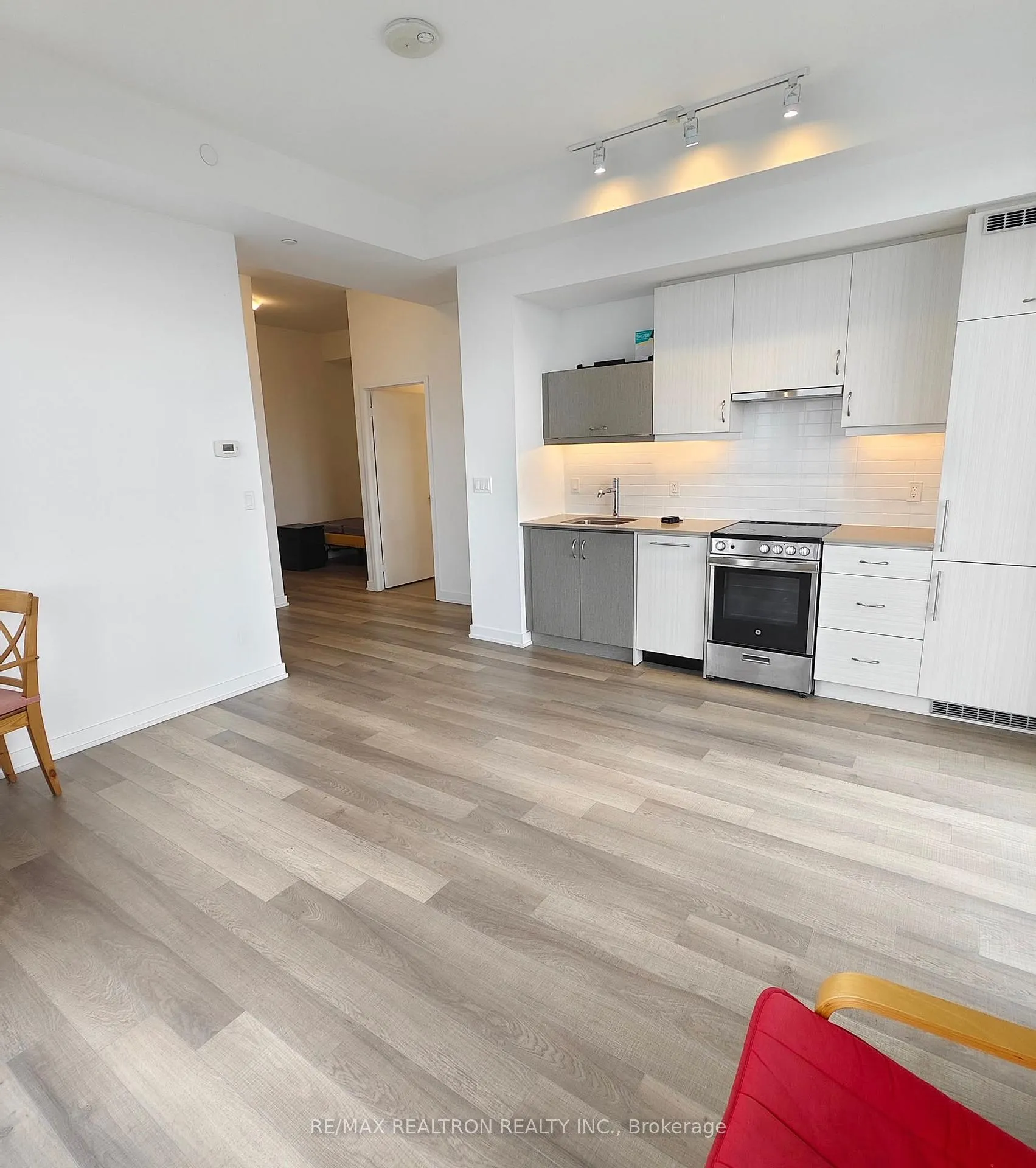 Photo 10 of Unit 903, 181 Huron Street, Toronto, University — HOMEH