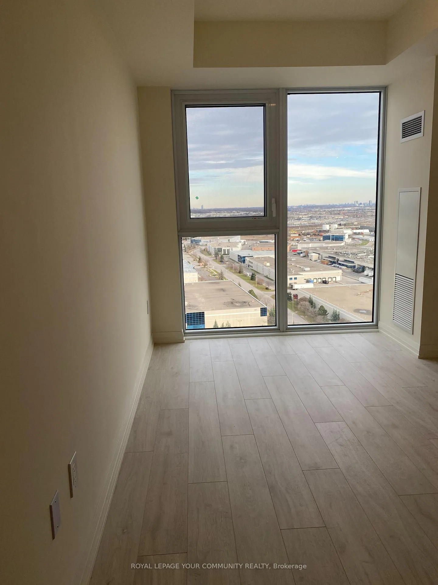 Photo 10 of Unit 1912, 9000 Jane Street, Vaughan, Concord — HOMEH