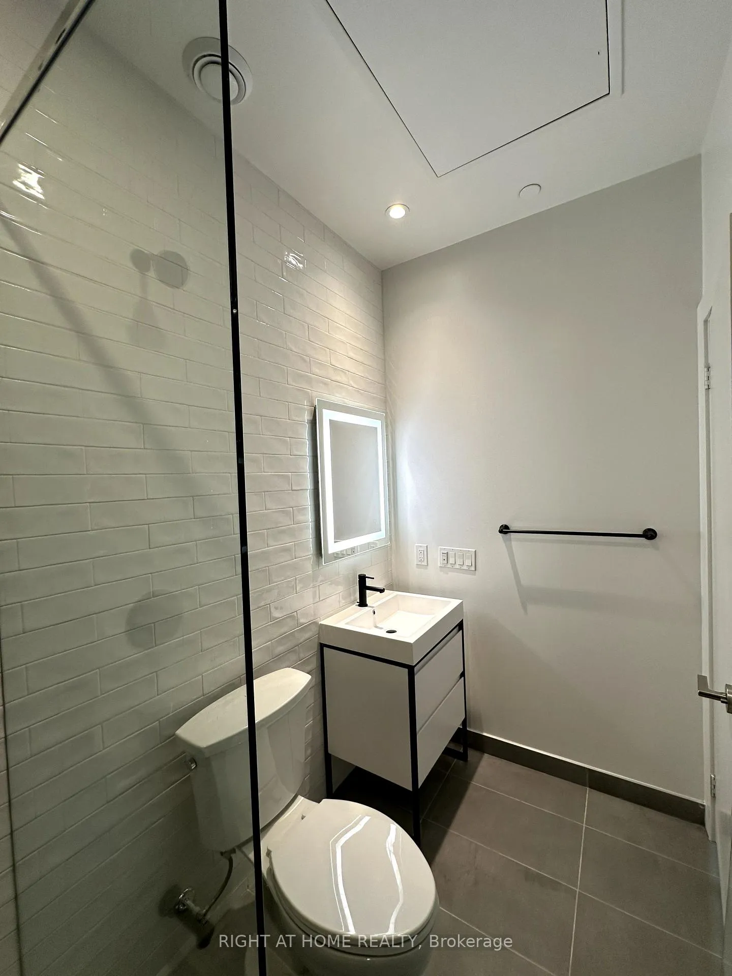 Photo 11 of Unit 407, 150 Logan Avenue, Toronto, South Riverdale — HOMEH