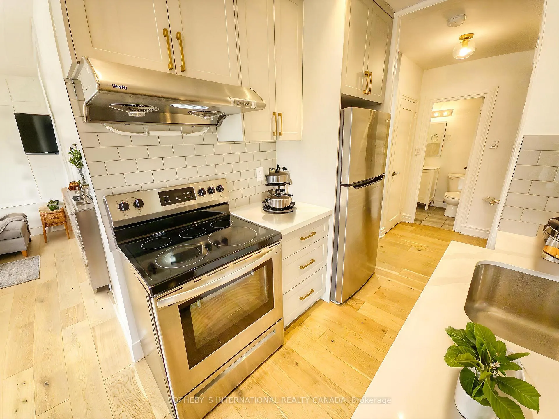 Photo 3 of Unit 107, 710 Spadina Avenue, Toronto, University — HOMEH