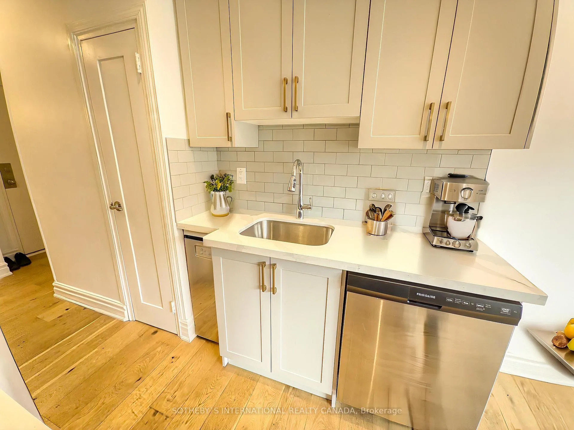 Photo 4 of Unit 107, 710 Spadina Avenue, Toronto, University — HOMEH