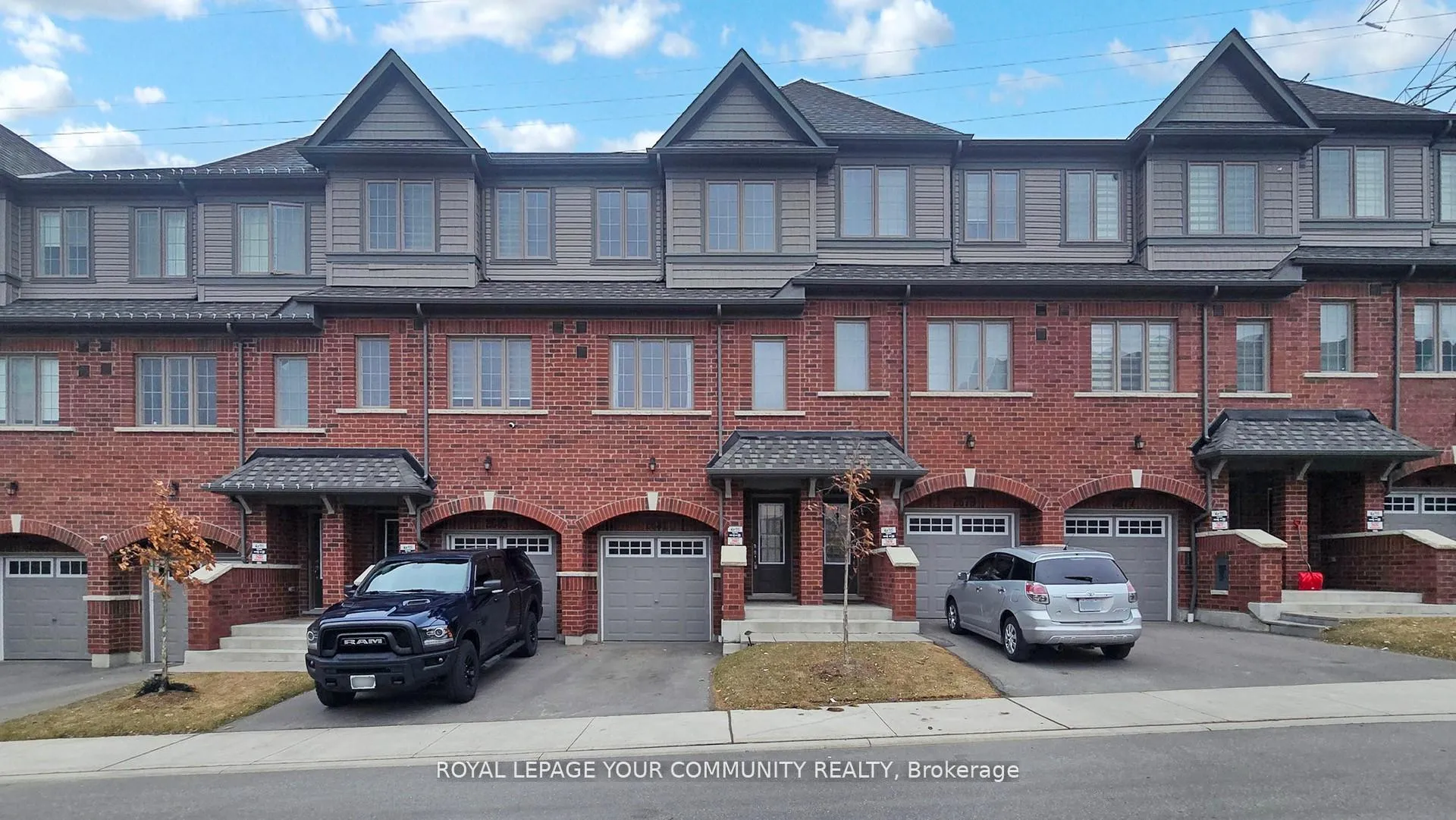 Photo 4 of Unit 35, 2681 Magdalen Path, Oshawa, Windfields — HOMEH