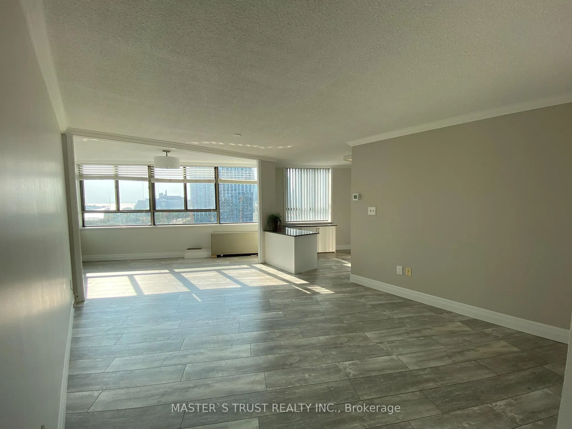 Photo 3 of Unit 805, 270 Queens Quay W, Toronto, Waterfront Communities — HOMEH