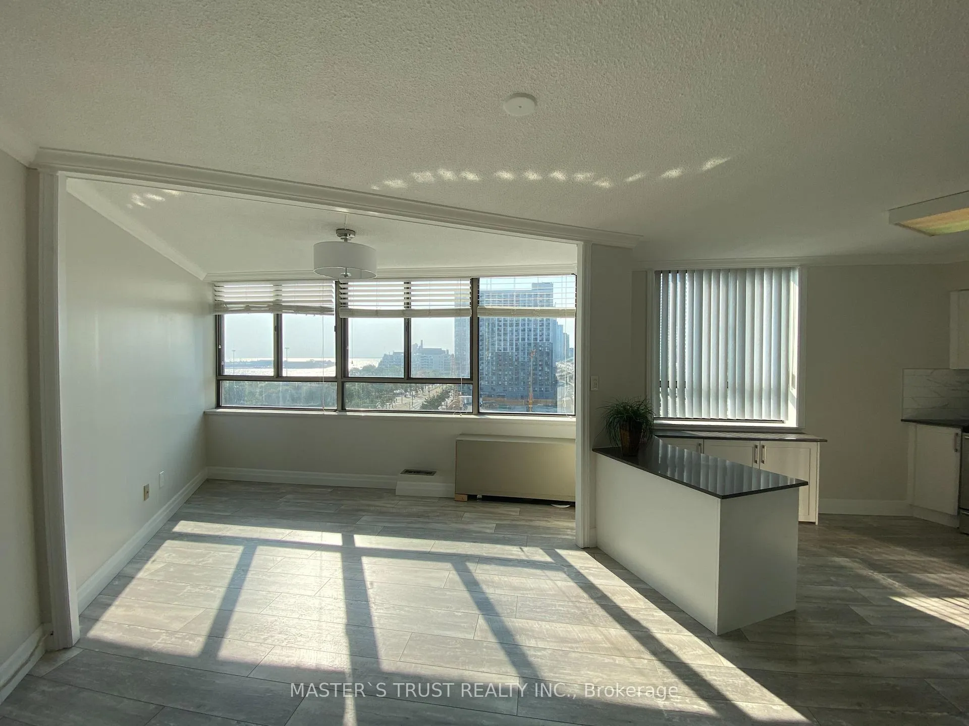 Photo 4 of Unit 805, 270 Queens Quay W, Toronto, Waterfront Communities — HOMEH