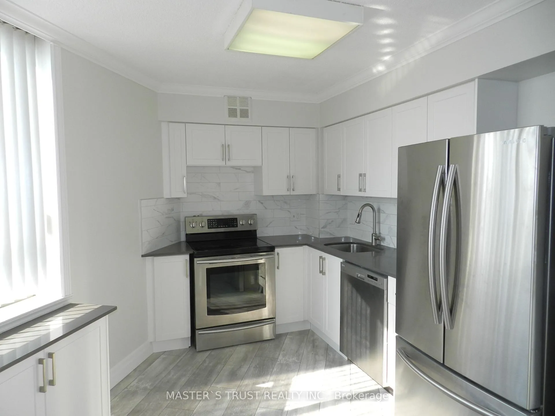 Photo 5 of Unit 805, 270 Queens Quay W, Toronto, Waterfront Communities — HOMEH