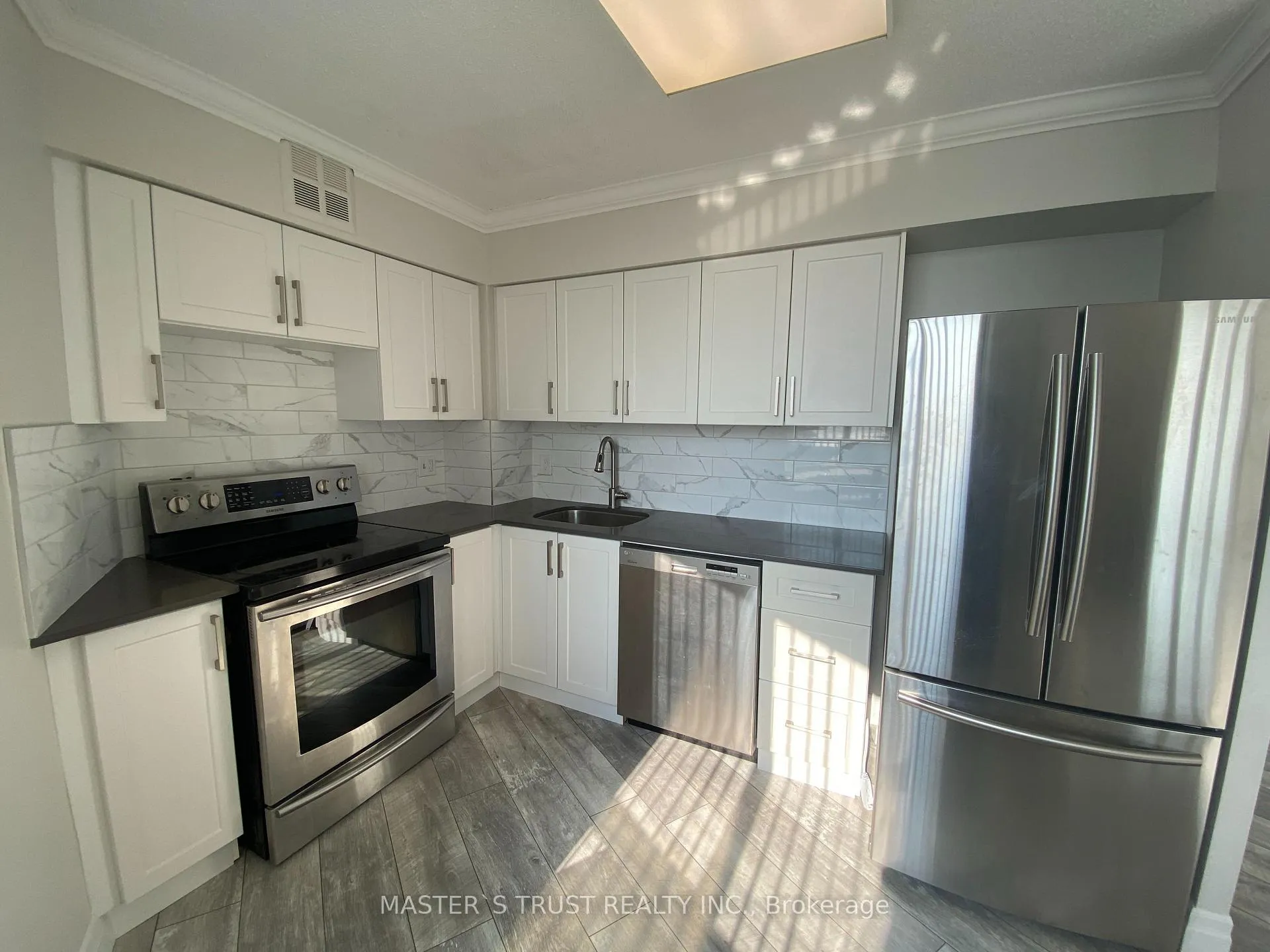 Photo 6 of Unit 805, 270 Queens Quay W, Toronto, Waterfront Communities — HOMEH