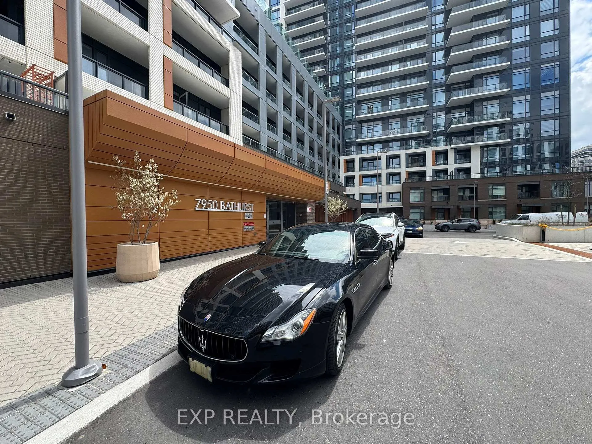 Photo 2 of Unit 1404, 7950 Bathurst Street, Vaughan, Beverley Glen — HOMEH
