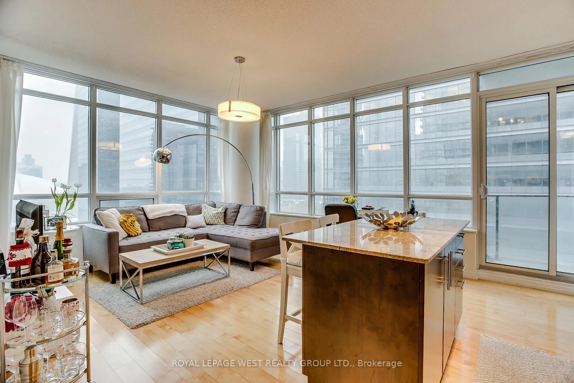 Photo 2 of Unit 1805, 65 Bremner Boulevard, Toronto, Waterfront Communities — HOMEH