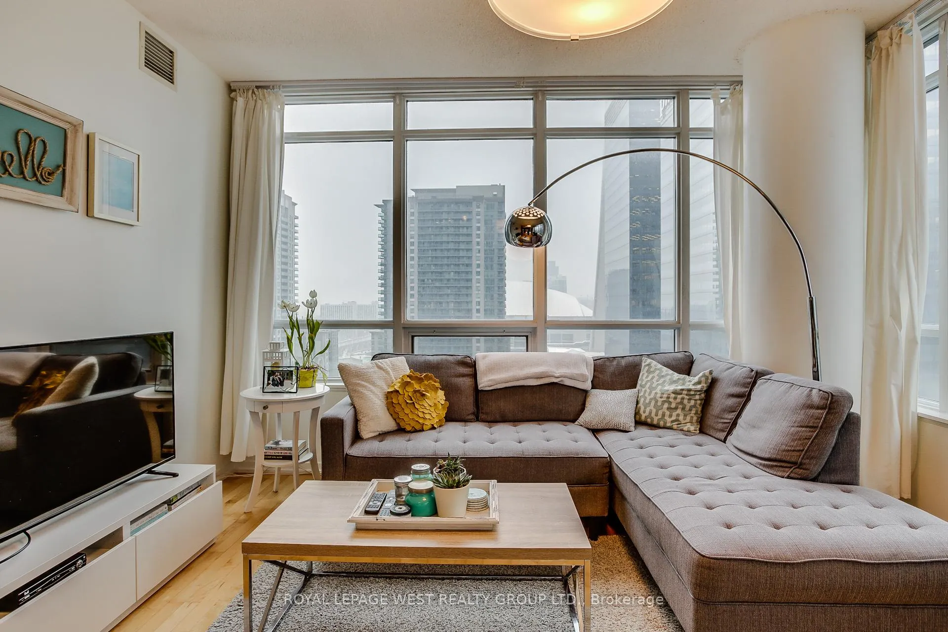 Photo 3 of Unit 1805, 65 Bremner Boulevard, Toronto, Waterfront Communities — HOMEH