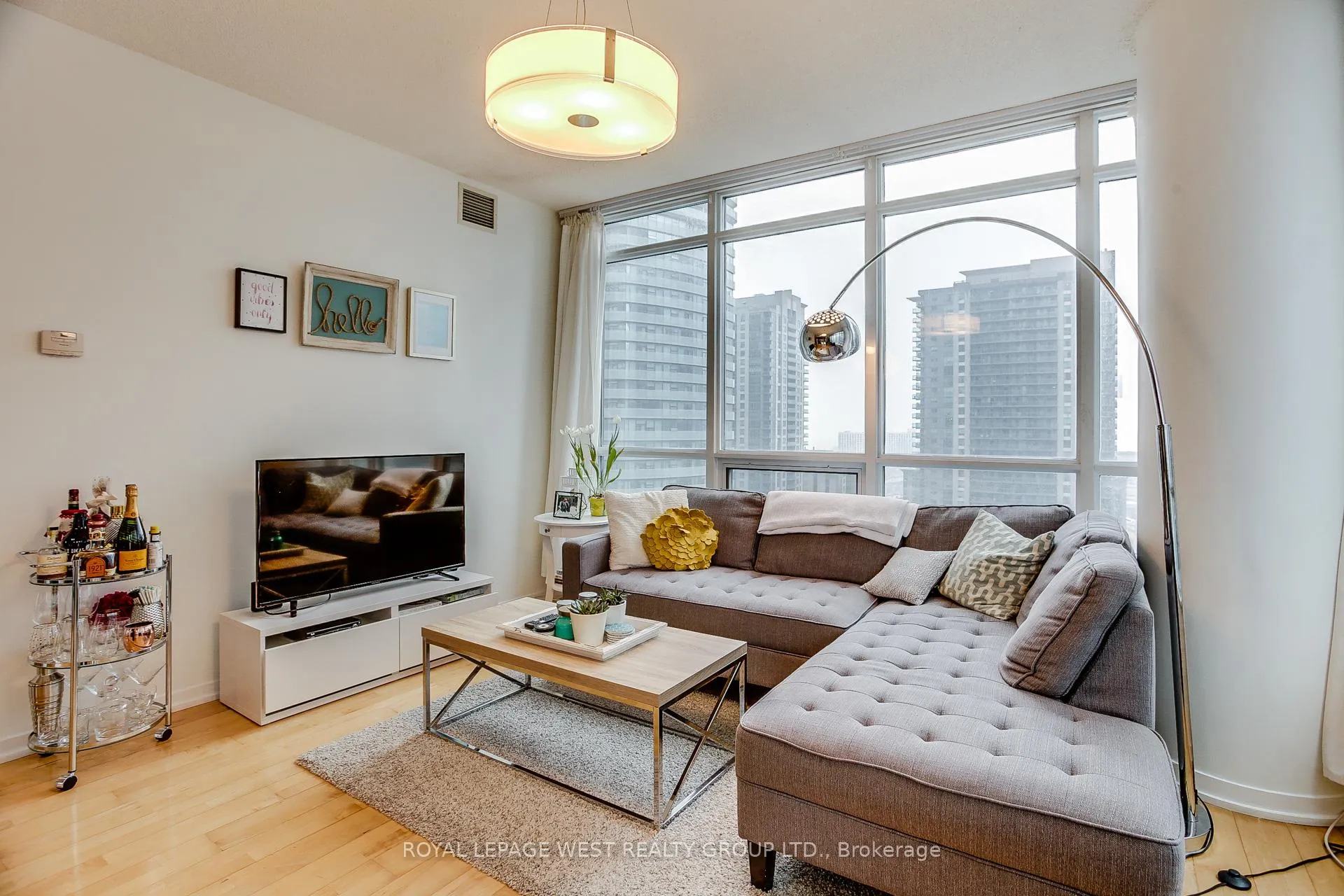 Photo 4 of Unit 1805, 65 Bremner Boulevard, Toronto, Waterfront Communities — HOMEH