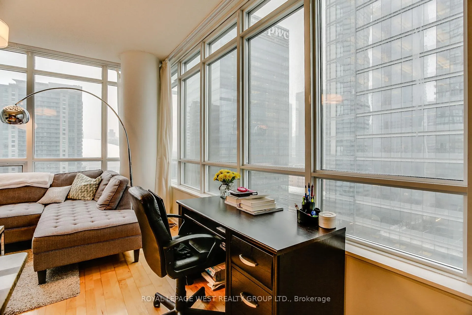 Photo 5 of Unit 1805, 65 Bremner Boulevard, Toronto, Waterfront Communities — HOMEH