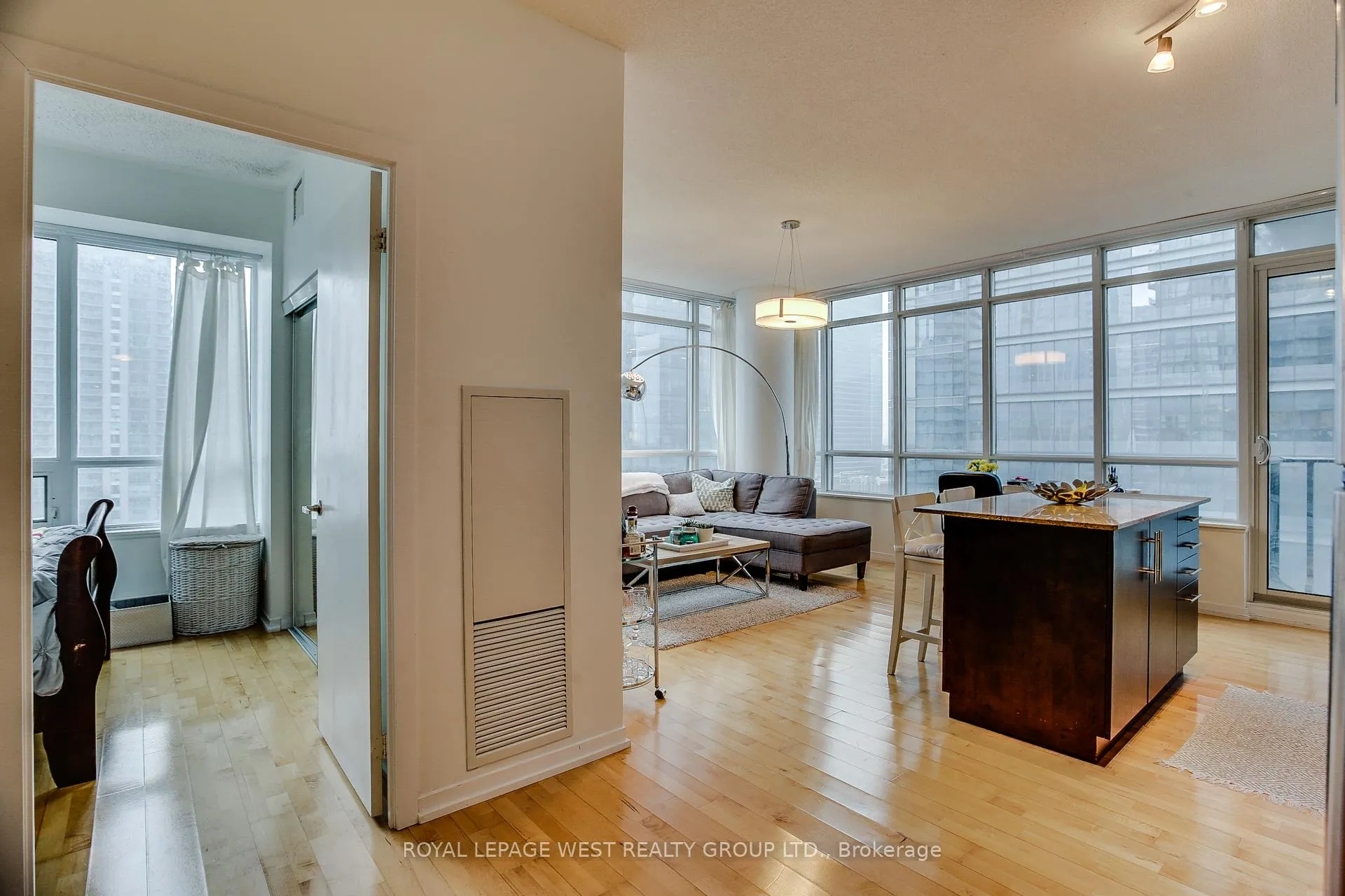 Photo 6 of Unit 1805, 65 Bremner Boulevard, Toronto, Waterfront Communities — HOMEH