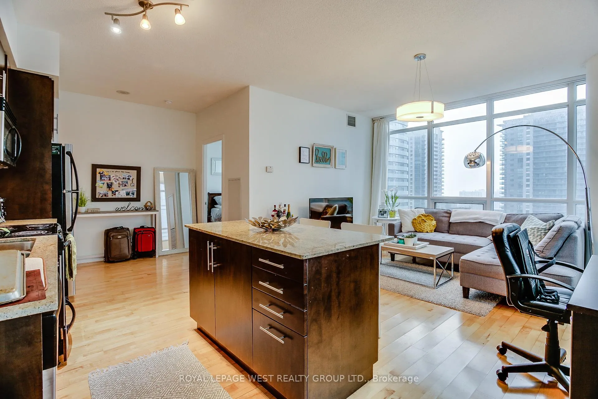 Photo 7 of Unit 1805, 65 Bremner Boulevard, Toronto, Waterfront Communities — HOMEH