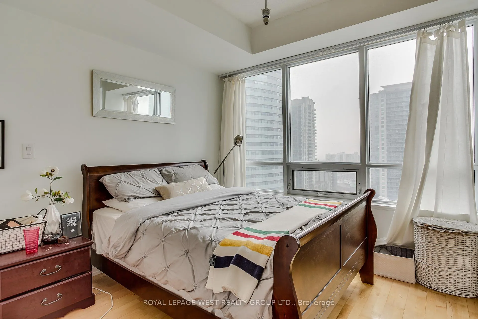 Photo 16 of Unit 1805, 65 Bremner Boulevard, Toronto, Waterfront Communities — HOMEH