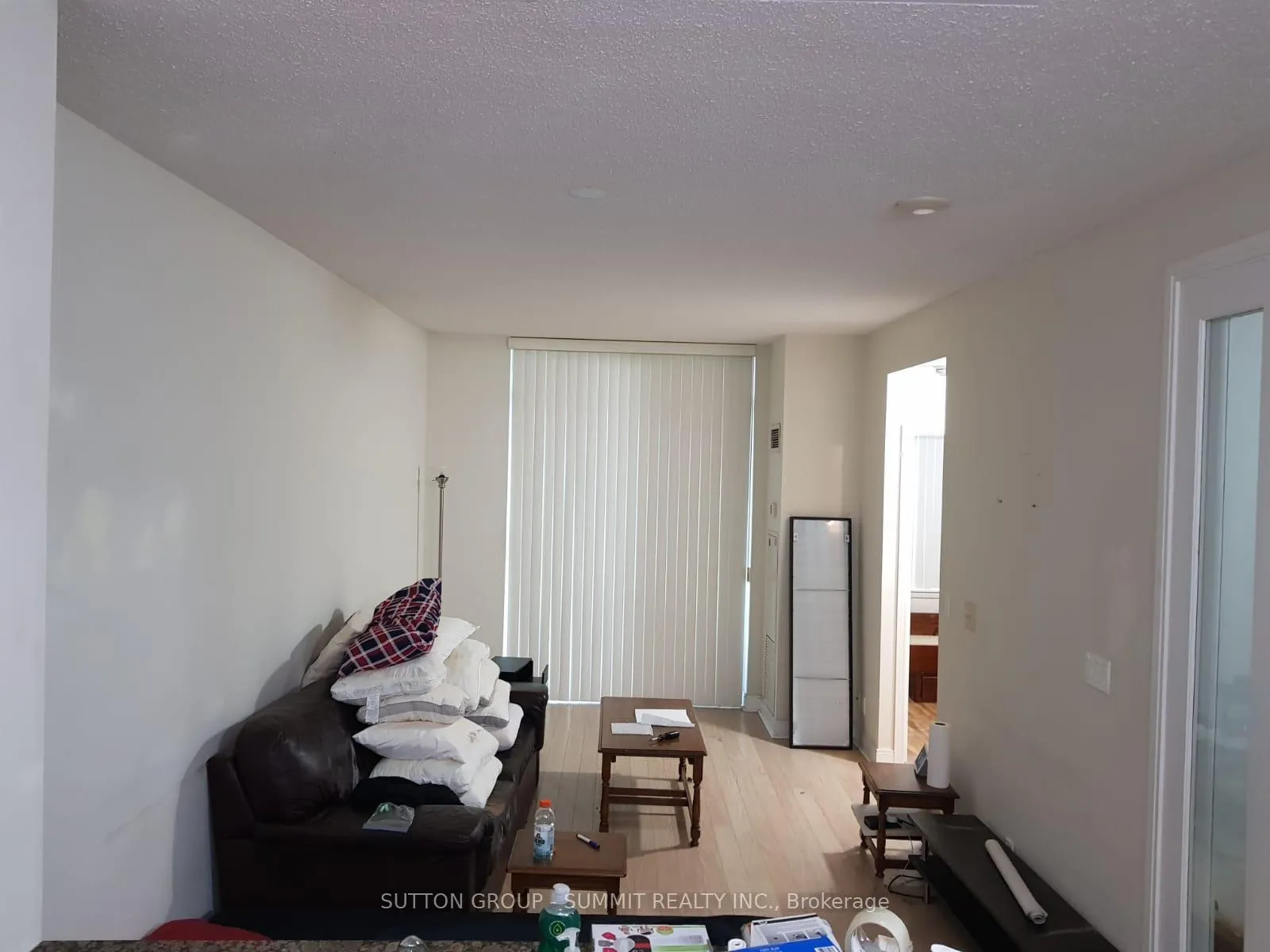 Front of Unit 1008, 90 Absolute Avenue