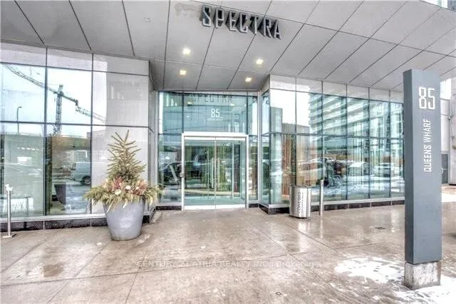 Photo 3 of Unit 3305, 85 Queens Wharf Road, Toronto, Waterfront Communities — HOMEH