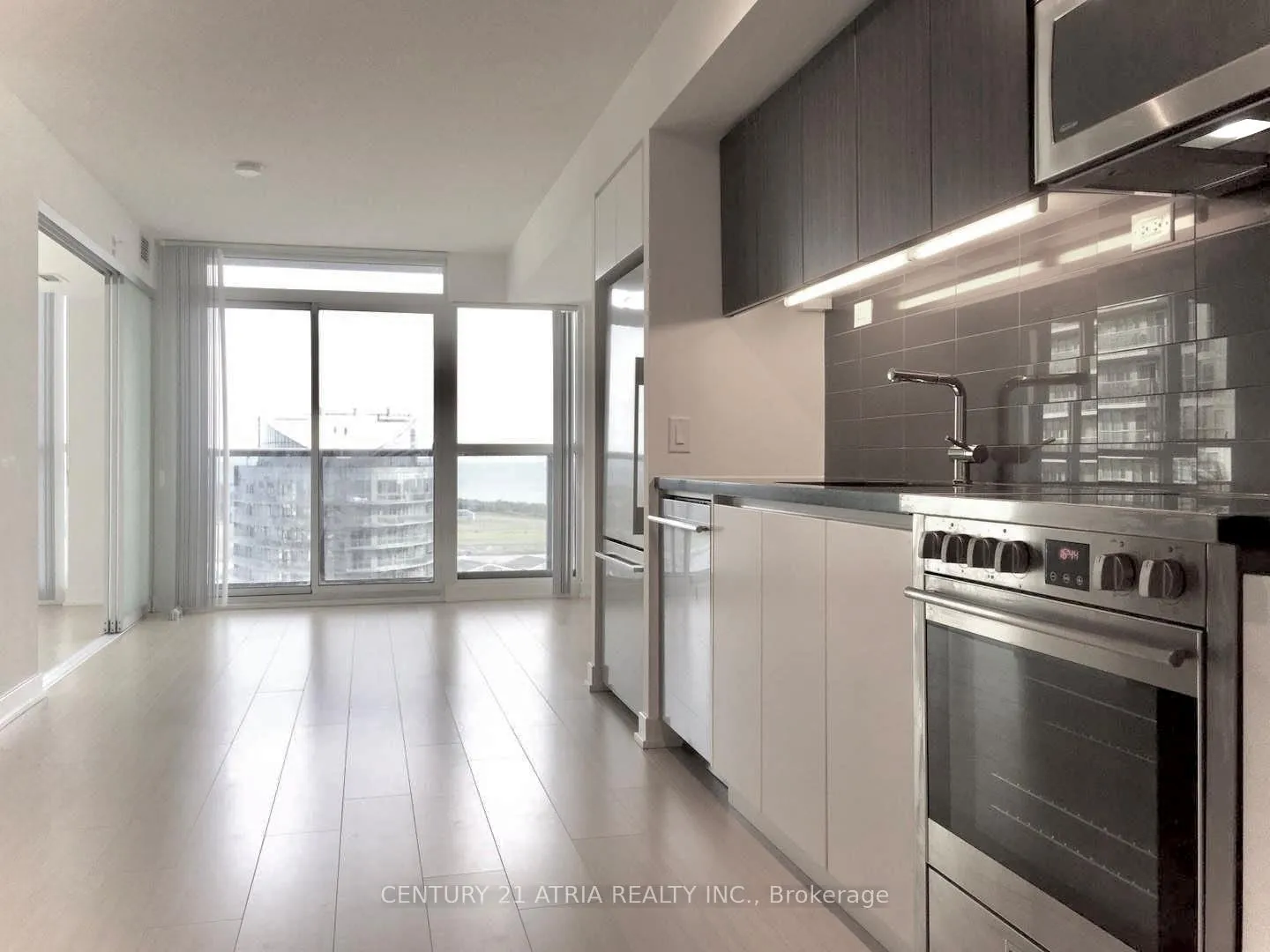 Photo 4 of Unit 3305, 85 Queens Wharf Road, Toronto, Waterfront Communities — HOMEH
