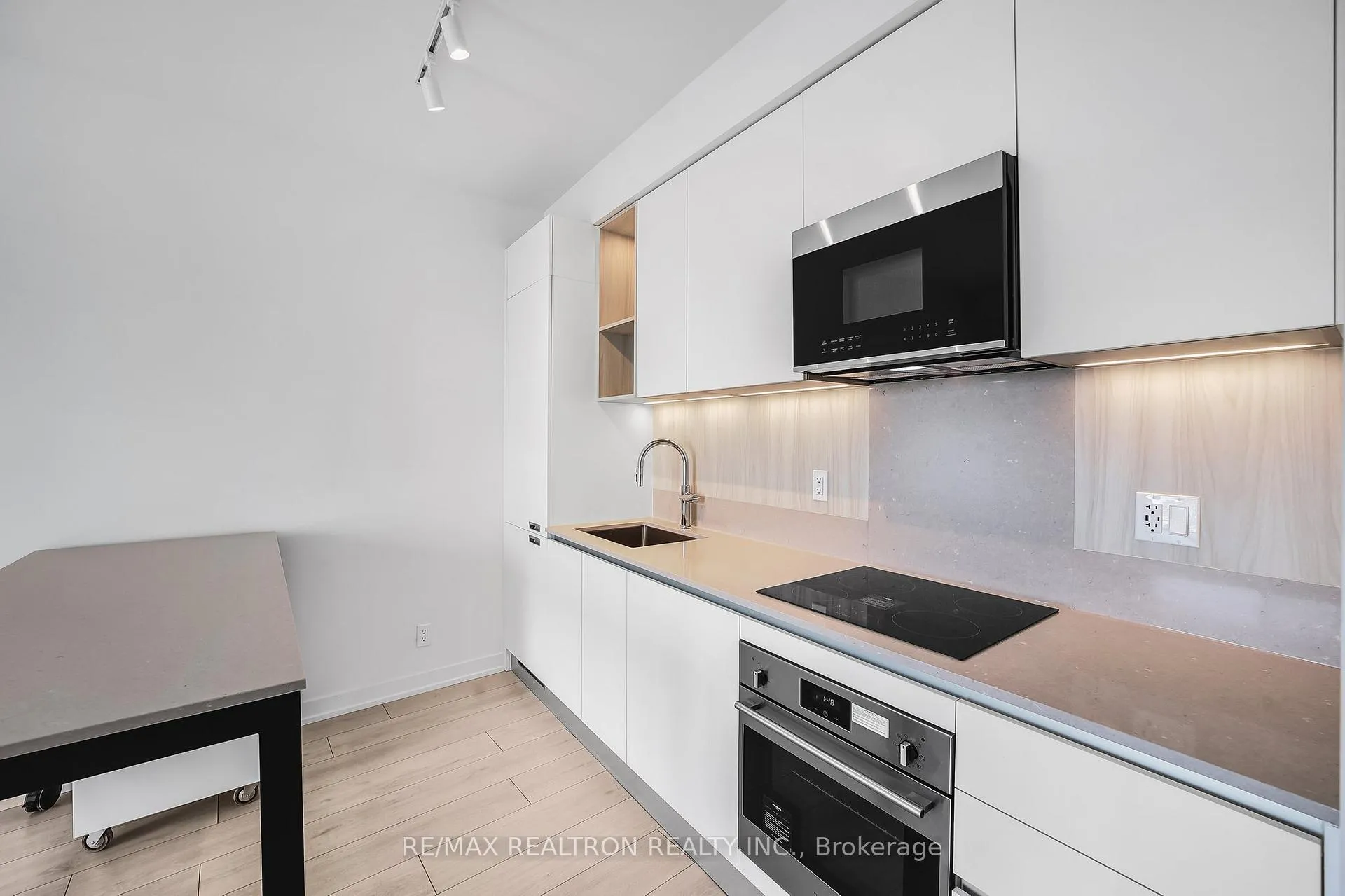 Photo 4 of Unit 1806, 39 Mary Street, Barrie, City Centre — HOMEH