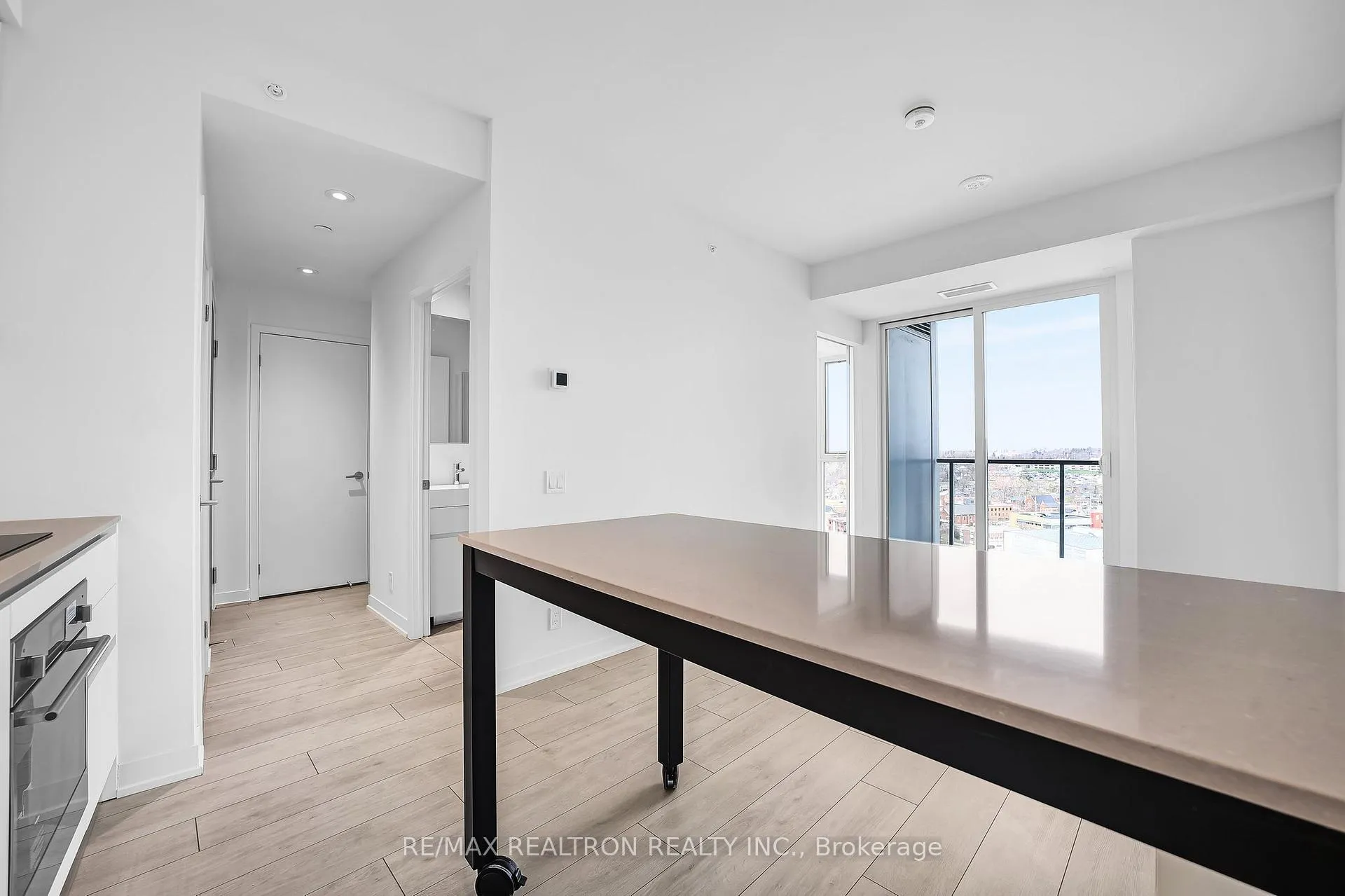 Photo 5 of Unit 1806, 39 Mary Street, Barrie, City Centre — HOMEH